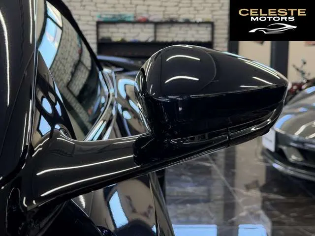 ASTON MARTIN DBS Superleggera Volante 2021 — photo 7 sur 8
