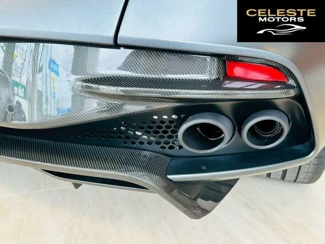 ASTON MARTIN DBS Superleggera Volante 2024 — photo 6 sur 8