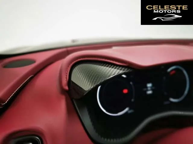 ASTON MARTIN DBX 2024 — photo 8 sur 8