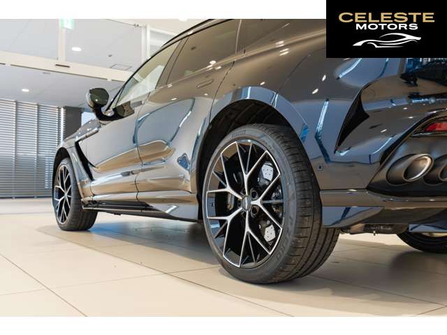 ASTON MARTIN DBX 2025 — photo 5 sur 8