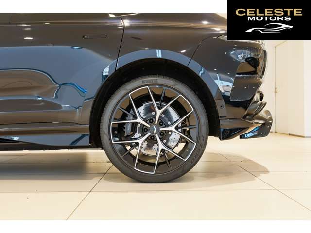 ASTON MARTIN DBX 2025 — photo 7 sur 8