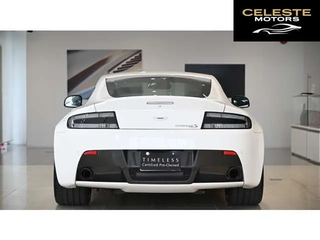 ASTON MARTIN V12 Vantage 2015 — photo 2 sur 8