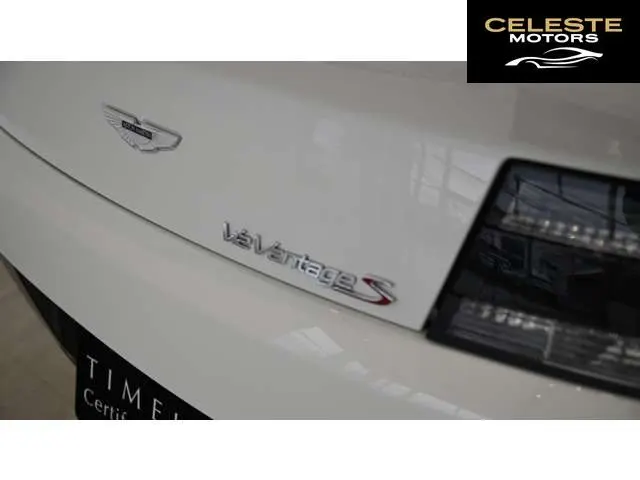 ASTON MARTIN V12 Vantage 2015 — photo 7 sur 8