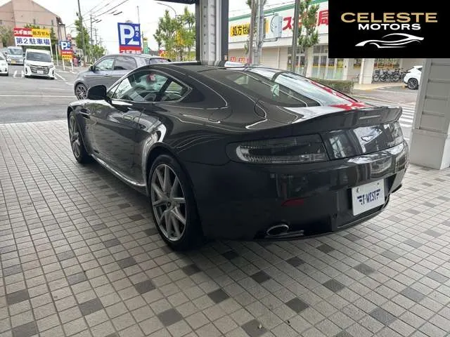ASTON MARTIN V8 2012 — photo 3 sur 8