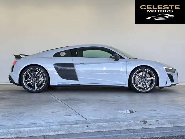 AUDI R8 2023 — photo 5 sur 8