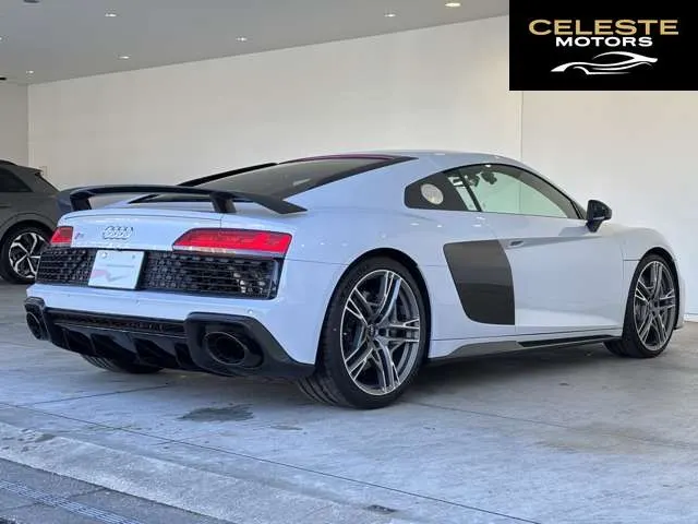 AUDI R8 2023 — photo 6 sur 8