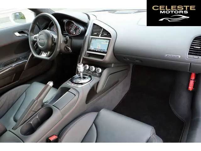 AUDI R8 2013 — photo 7 sur 8