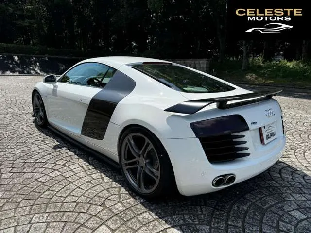 AUDI R8 2012 — photo 2 sur 8