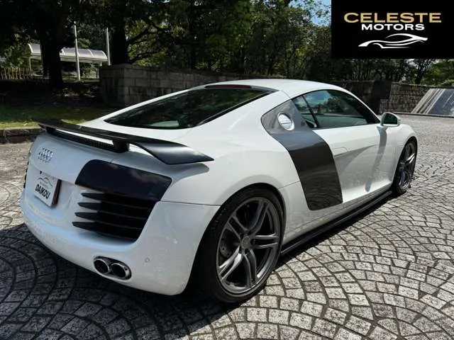 AUDI R8 2012 — photo 4 sur 8
