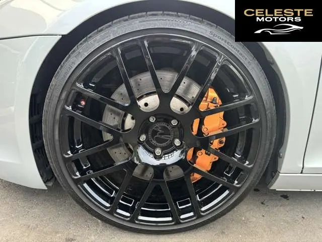 AUDI R8 2010 — photo 4 sur 8
