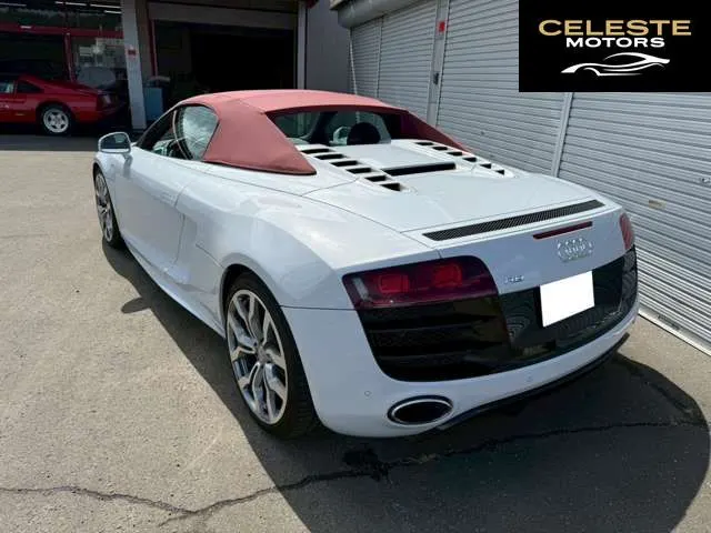 AUDI R8 Spider 2010 — photo 5 sur 8