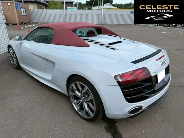 AUDI R8 Spider 2010 — photo 6 sur 8