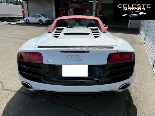 AUDI R8 Spider 2010 — photo 7 sur 8