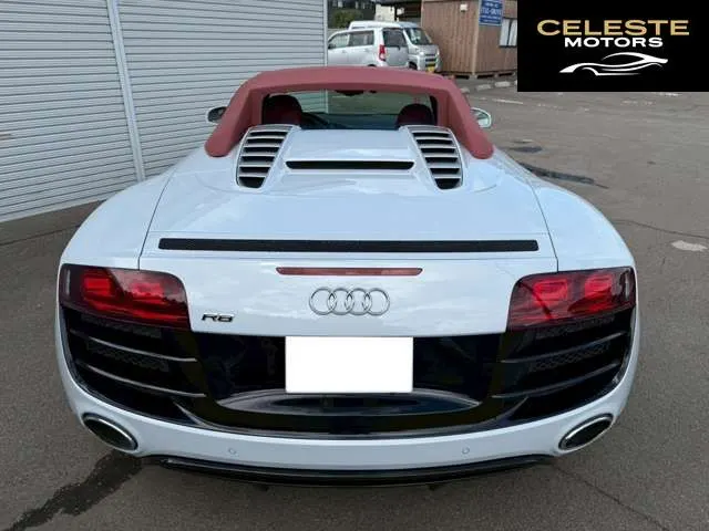 AUDI R8 Spider 2010 — photo 8 sur 8