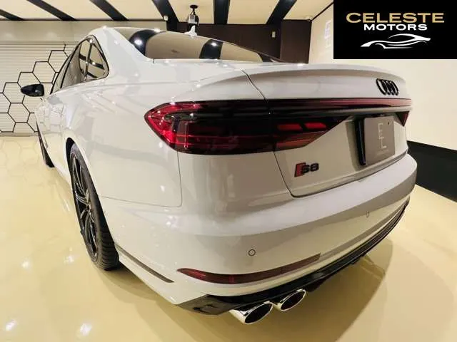 AUDI S8 2024 — photo 3 sur 8