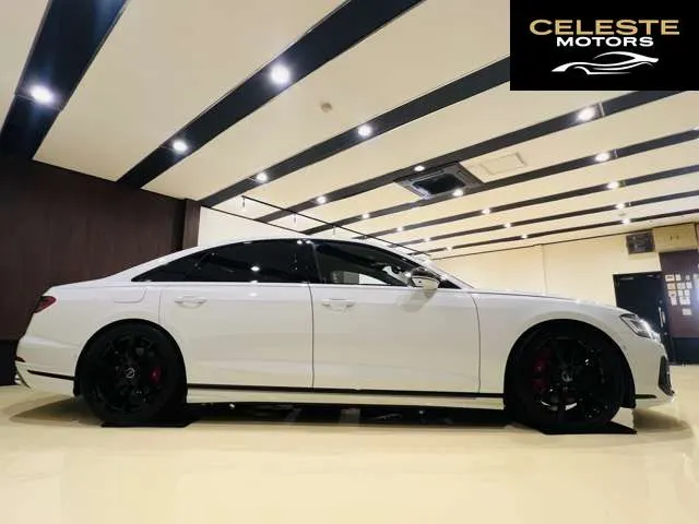 AUDI S8 2024 — photo 5 sur 8