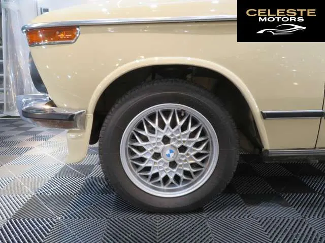 BMW 2002 Série 1975 — photo 3 sur 8