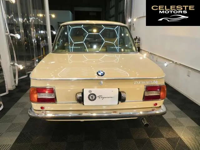 BMW 2002 Série 1975 — photo 6 sur 8