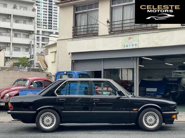 BMW M5 1985 — photo 4 sur 8