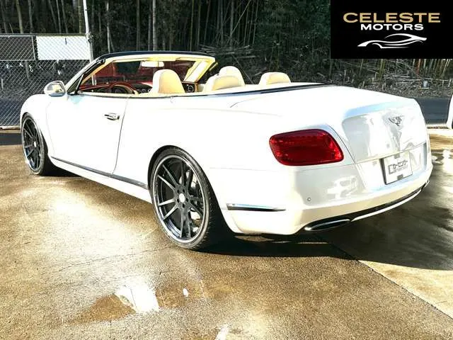 BENTLEY Continental GTC 2012 — photo 5 sur 8