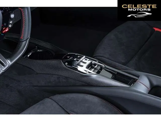 FERRARI 296GTB 2025 — photo 6 sur 8