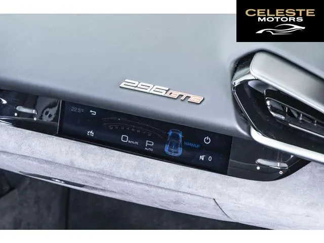 FERRARI 296GTB 2024 — photo 6 sur 8