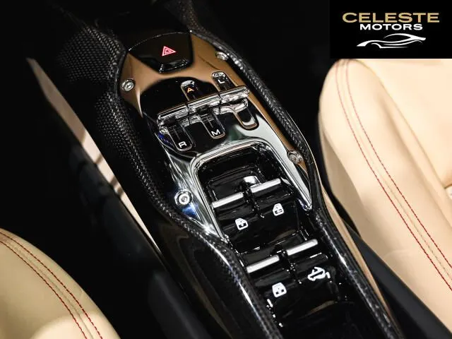 FERRARI 296GTS 2025 — photo 2 sur 8