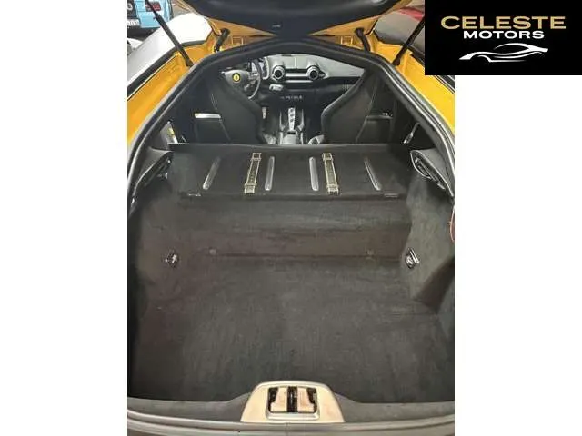 FERRARI 812 Superfast 2020 — photo 4 sur 8