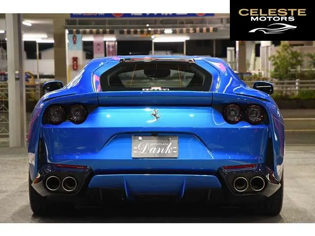 FERRARI 812 Superfast 2019 — photo 2 sur 8