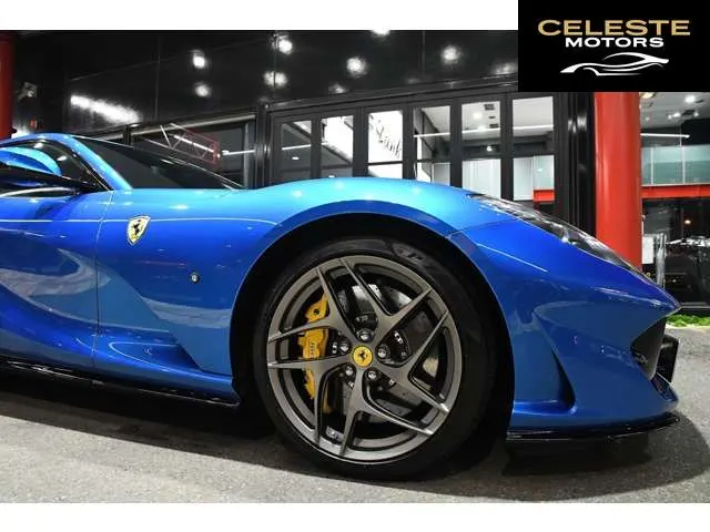 FERRARI 812 Superfast 2019 — photo 4 sur 8