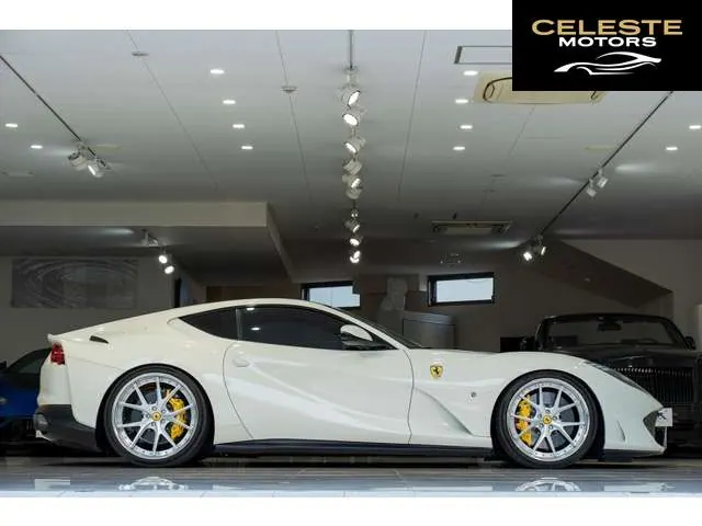 FERRARI 812 Superfast 2018 — photo 2 sur 8