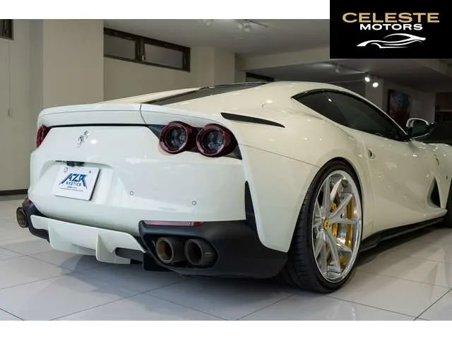 FERRARI 812 Superfast 2018 — photo 8 sur 8