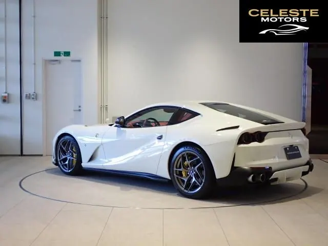 FERRARI 812 Superfast 2018 — photo 4 sur 8