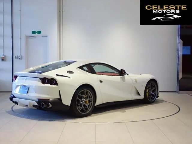 FERRARI 812 Superfast 2018 — photo 6 sur 8