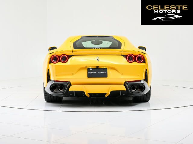 FERRARI 812 Superfast 2019 — photo 2 sur 8