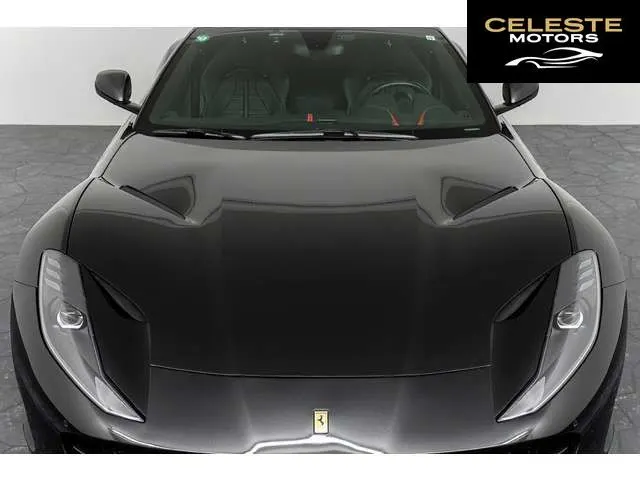 FERRARI 812 Superfast 2019 — photo 6 sur 8