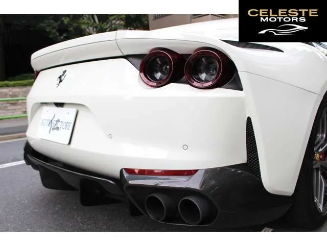 FERRARI 812 Superfast 2018 — photo 4 sur 8