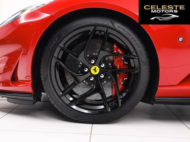 FERRARI 812 Superfast 2020 — photo 5 sur 8
