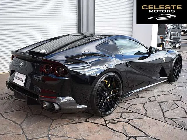FERRARI 812 Superfast 2018 — photo 3 sur 8