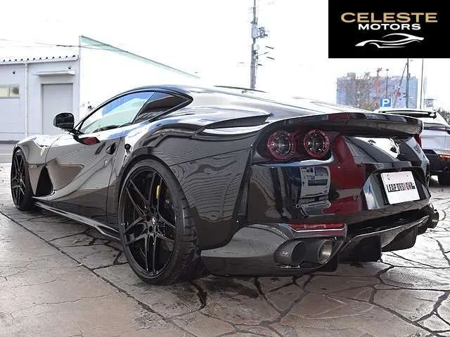 FERRARI 812 Superfast 2018 — photo 6 sur 8