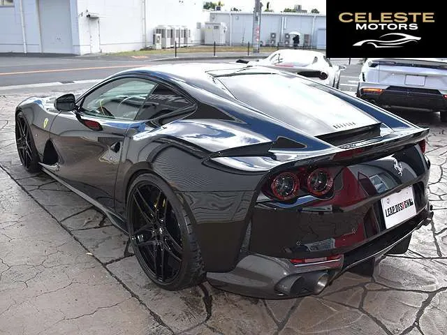 FERRARI 812 Superfast 2018 — photo 7 sur 8