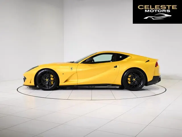 FERRARI 812 Superfast 2019 — photo 2 sur 8