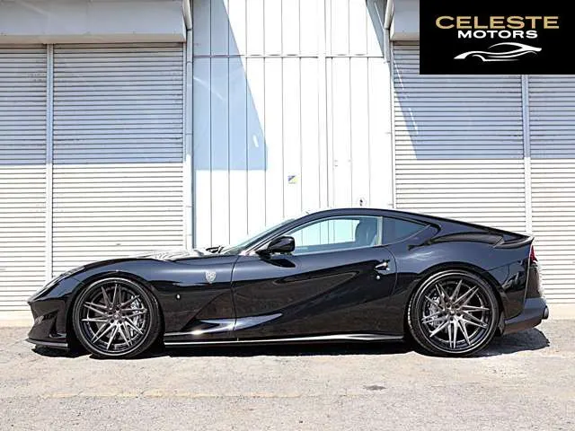 FERRARI 812 Superfast 2018 — photo 4 sur 8