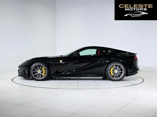 FERRARI 812 Superfast 2020 — photo 4 sur 8