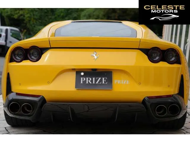FERRARI 812 Superfast 2020 — photo 2 sur 8