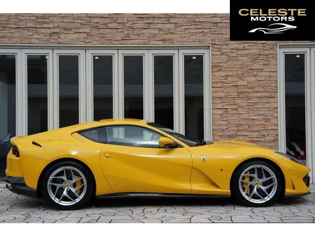 FERRARI 812 Superfast 2020 — photo 4 sur 8