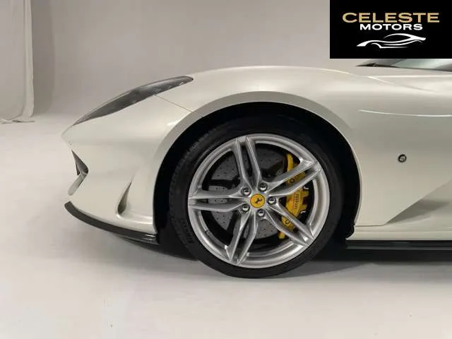 FERRARI 812 Superfast 2019 — photo 2 sur 8