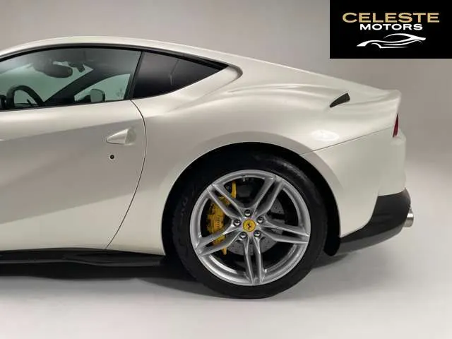 FERRARI 812 Superfast 2019 — photo 3 sur 8