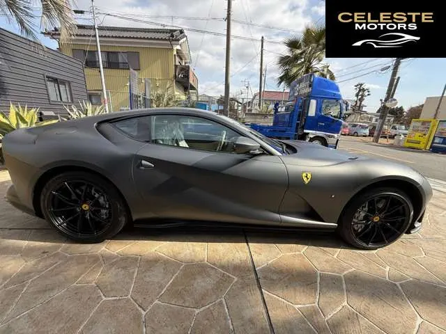FERRARI 812 Superfast 2020 — photo 3 sur 8