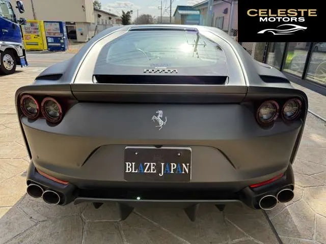 FERRARI 812 Superfast 2020 — photo 5 sur 8